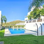 Apartamento With Views Over Valle Golf