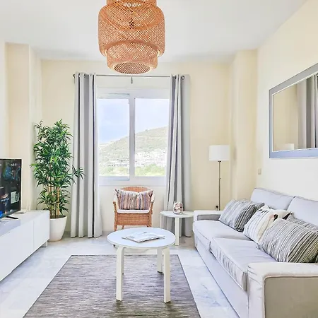 With Views Over Valle Golf Daire Estepona